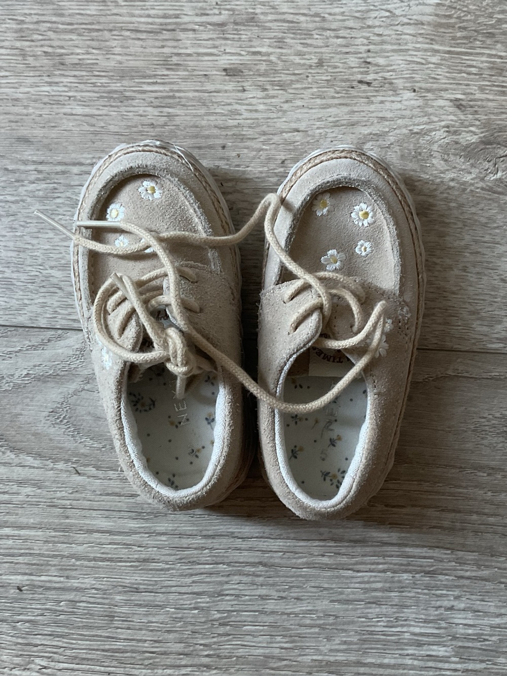 Kids Beige Daisy Lace-Up Shoes
